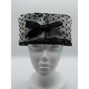 Vintage Unionmade Mid Century Pillbox Hat Black & White With Bow & Netting